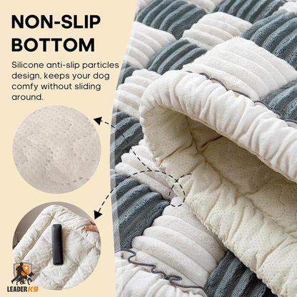 Close-up diagram of the bed’s non-slip bottom and removable cushion